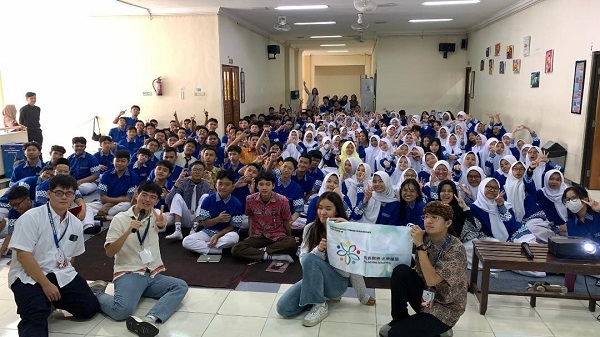 國際史懷哲師培合作　中山攜布勞爪哇大學前進印尼瑪琅4